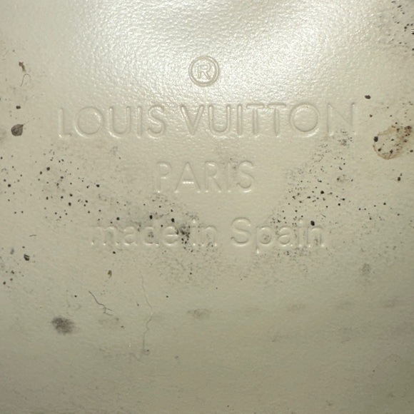 AUTHENTIC Louis Vuitton yellow Vernis keycase. Vintage fair condition. - Picture 5 of 9